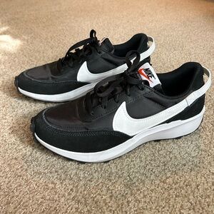 Nike Waffle Debut Sneaker - black - Women’s 8